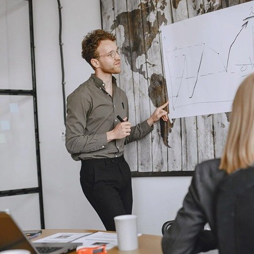 Business consultant presenting a lead generation strategy to improve customer acquisition and sales performance.